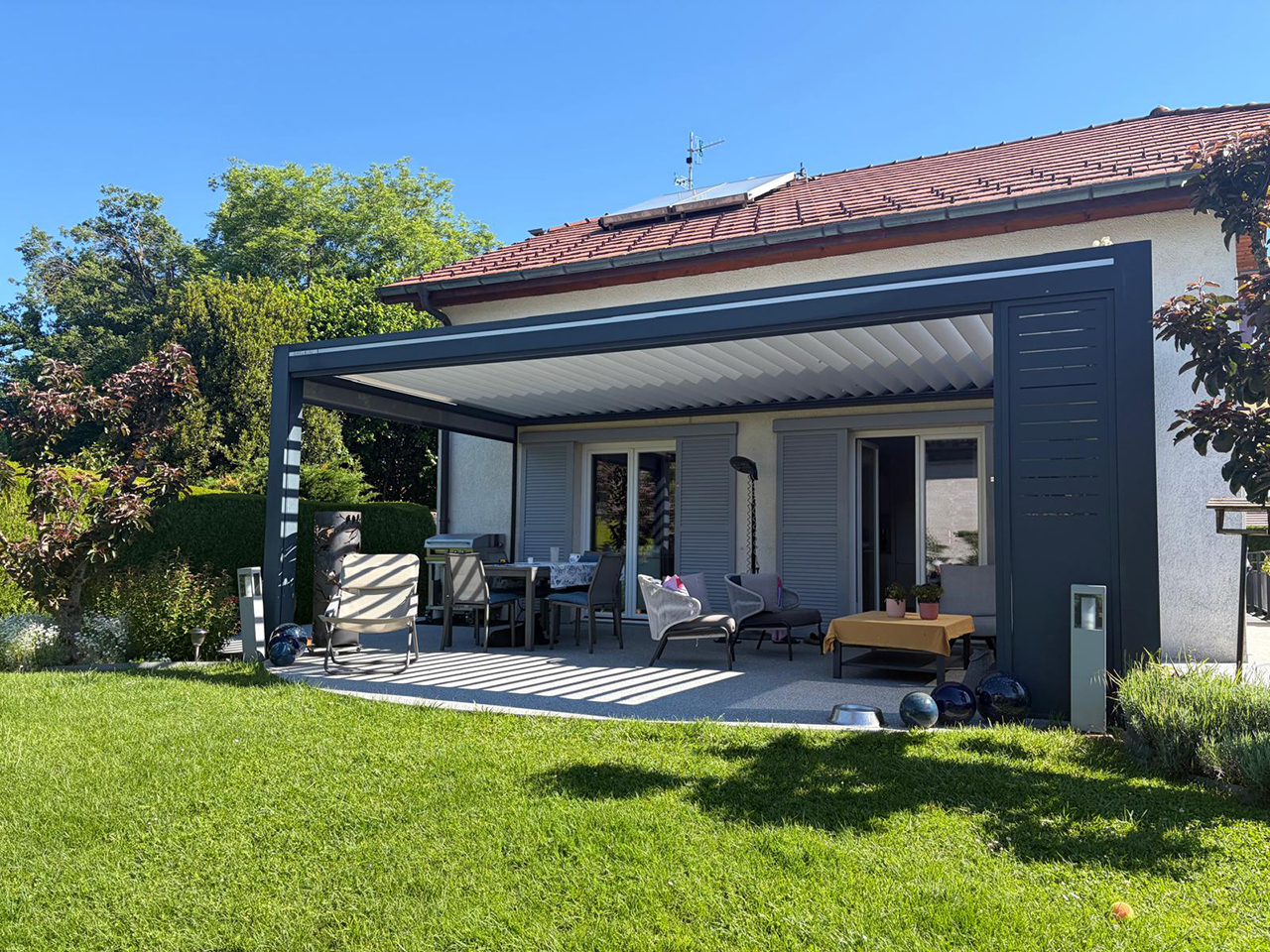 Réalisation Fermetures NEWART pergola sur mesure Divonne-les-Bains